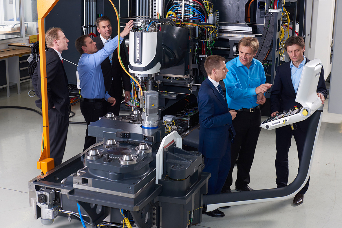 在一個實際投資項目中，舍弗勒和Deckel Maho Pfronten公司的專家開發(fā)出了“機床4.0”，利用現(xiàn)有生產技術與傳感器、云技術和數(shù)字化零部件的連接，向數(shù)字化生產目標邁出了實質性的一步。